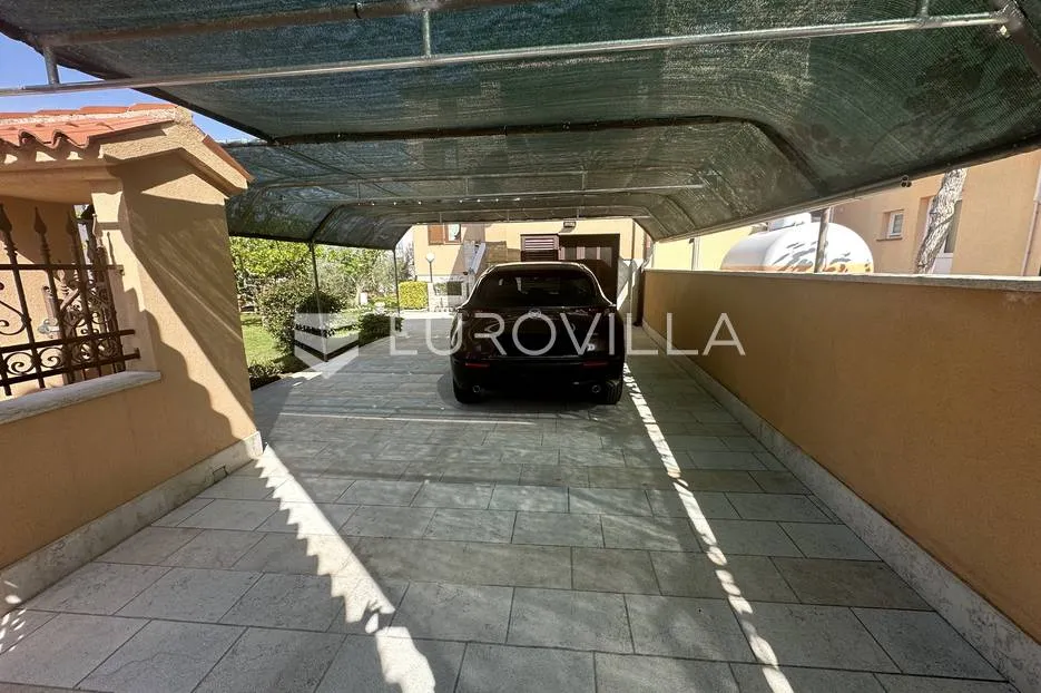 štinjan, prekrasna kuća u nizu s vrtom i pogledom more 300 m² - slika 3