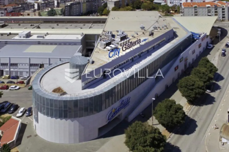 Zadar, Relja poslovno skladišni prostor korisnog volumena 163,95 m2 na više razina