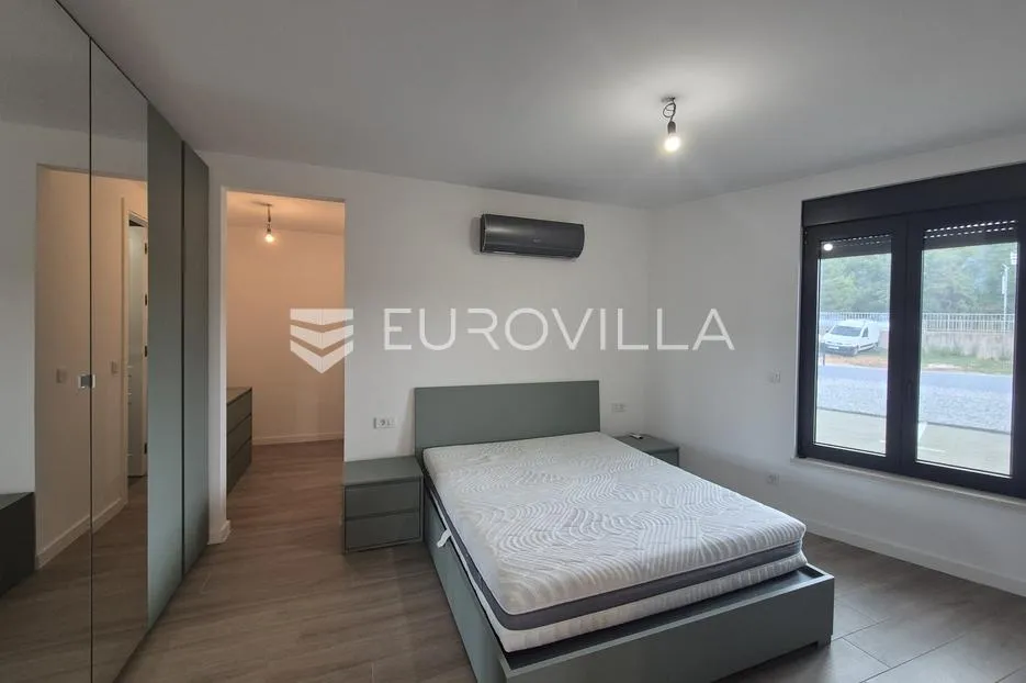 istra, poreč, dvosoban stan na 300m od mora - slika 16