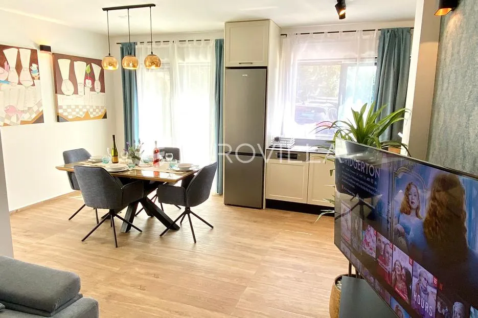 split, firule, dvosoban stan u blizini centra, 2 parkirna mjesta, kratkoročno - slika 2