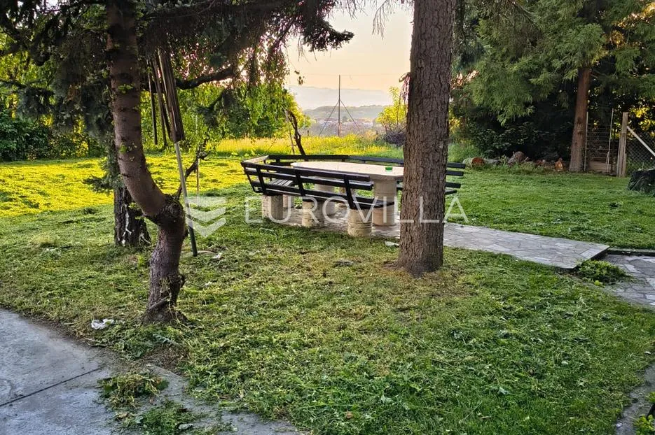 zagreb, perjavica, kuća na zemljištu 1462 m² plus dvije građevinske parcele 1358 m², investicija - slika 2