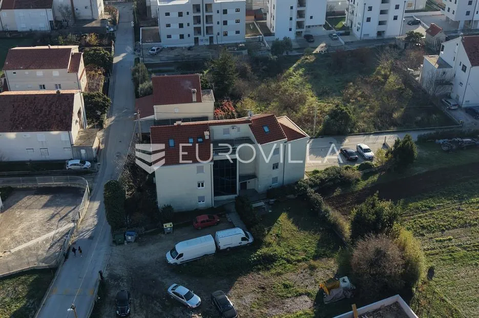 kaštel lukšić, funkcionalan uredski prostor na prvom katu - slika 15