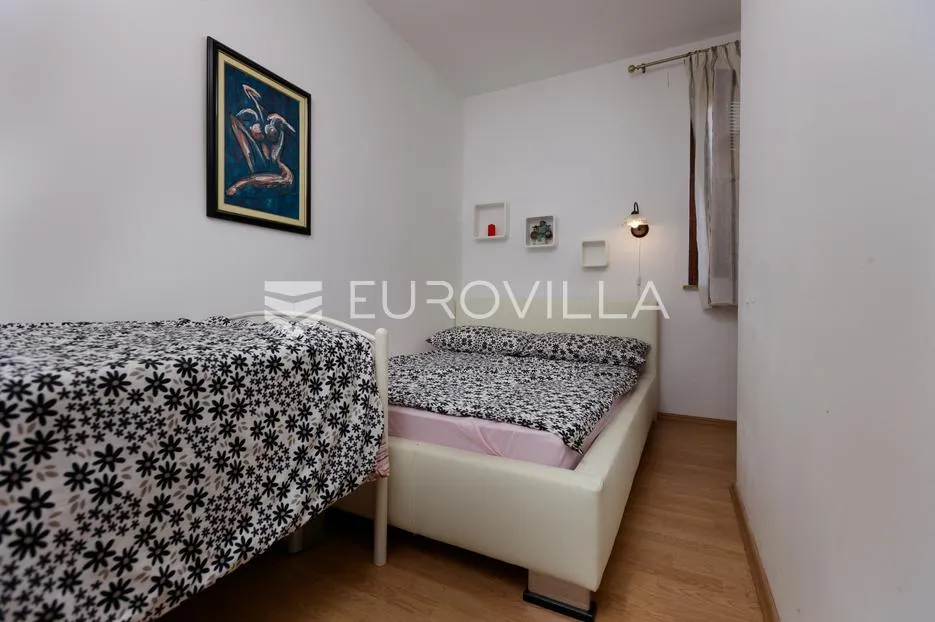 krk, malinska, trosoban stan 72 m² s privatnom okućnicom od 96 m² i parkingom - slika 12