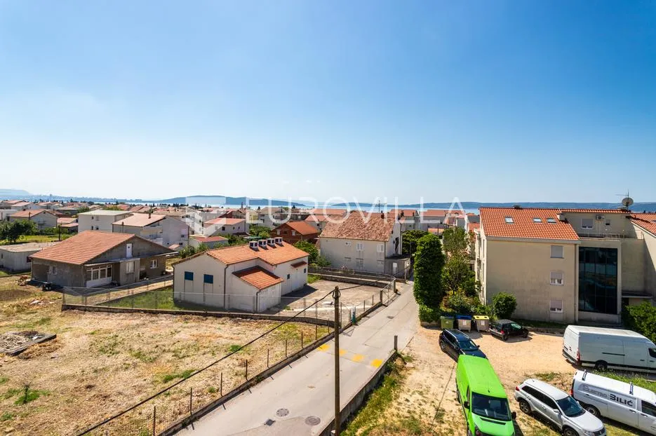 kaštel lukšić, trosoban penthouse s krovnom terasom i dva parkirna mjesta - slika 30
