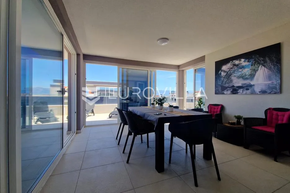 vir, dvoetažni apartman 40 m od mora, krovna terasa s panoramskim pogledom na more - slika 11