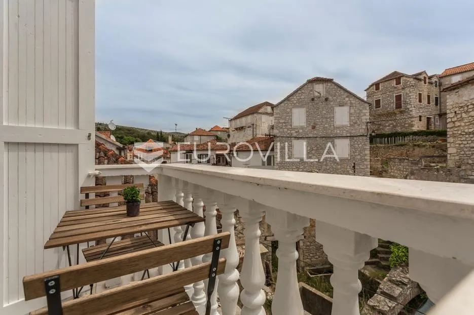 brač, milna, prekrasna kuća, 5 metara od mora - slika 3