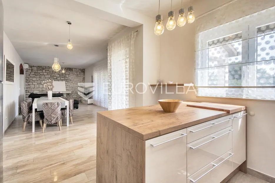 istra, premantura, unikatna vila s panoramskim pogledom, na velikoj uređenoj okućnici - slika 19