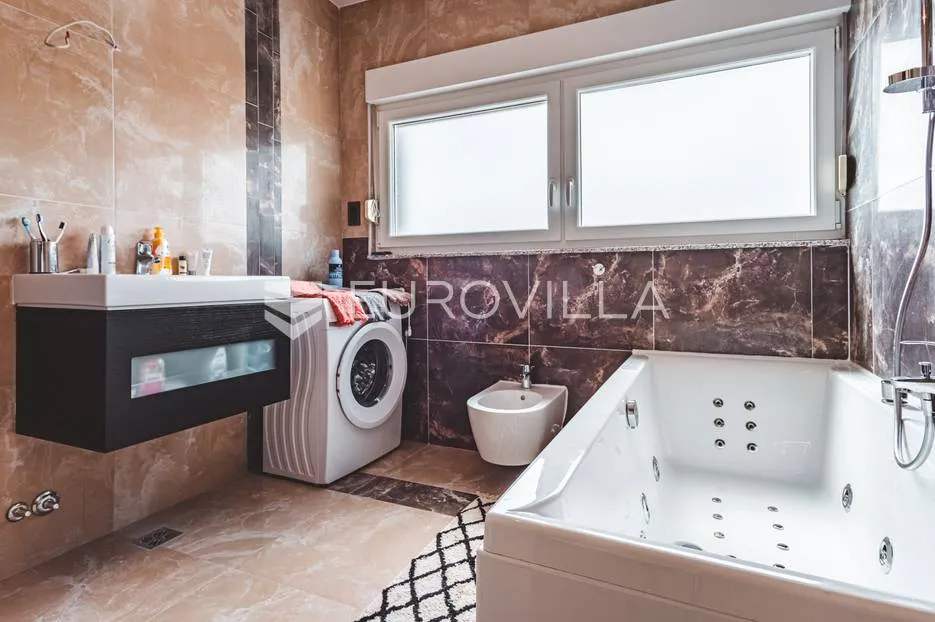 zagreb, maksimir, luksuzan četverosobni penthouse s dvije terase 137 m² - slika 11