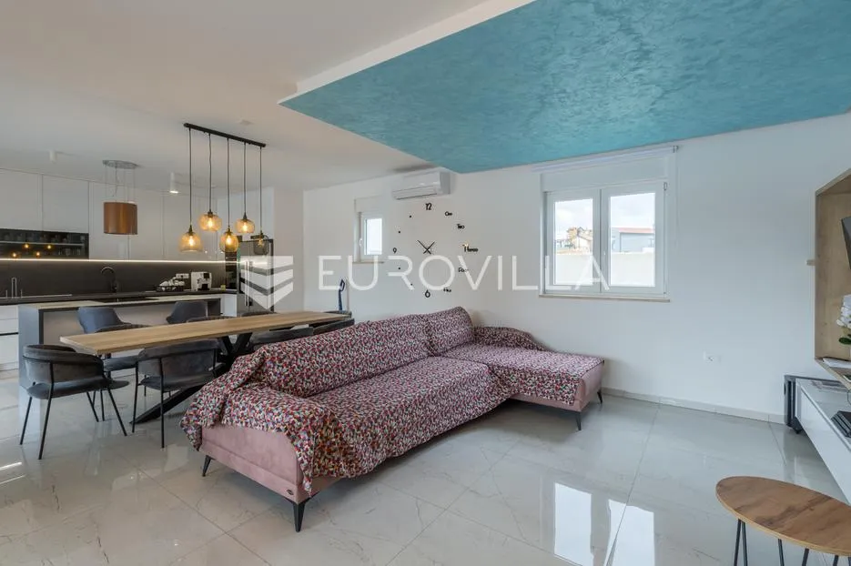 istra, svetvinčenat, moderna samostojeća kuća 155 m² s grijanim bazenom 32 m² - slika 8
