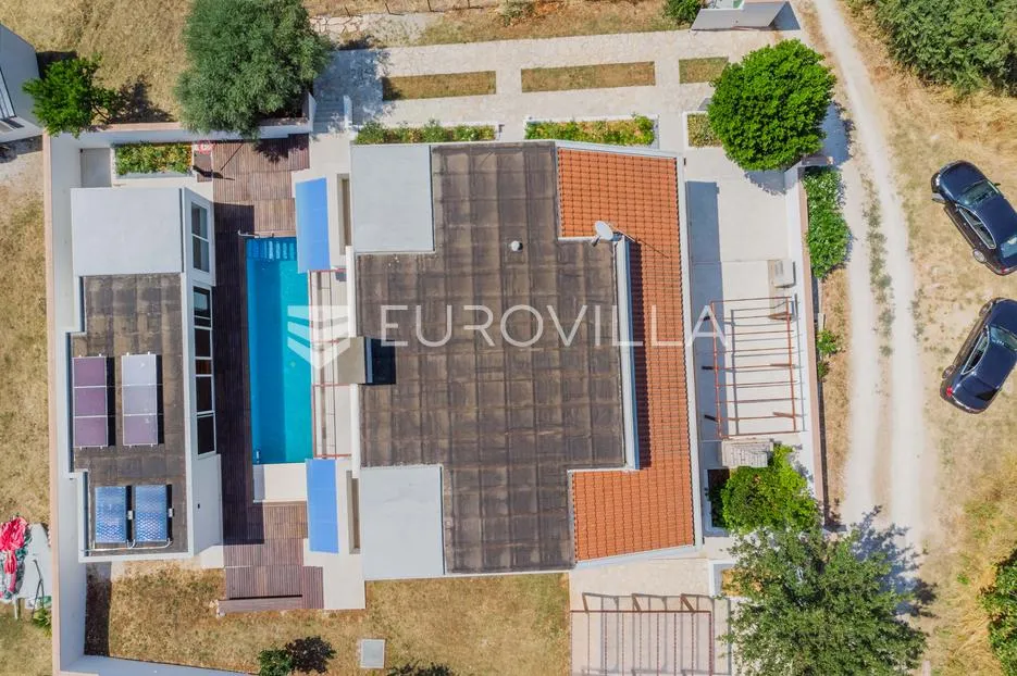 istra, poreč, unikatna dizajnerska vila s dodatnim apartmanom, wellnessom i grijanim bazenom - slika 8