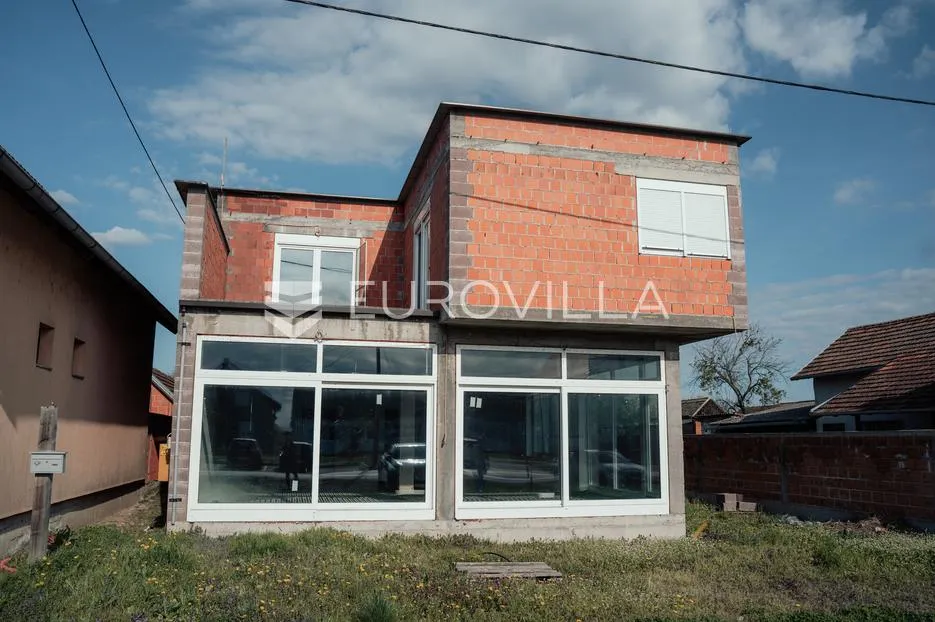 Antin, Kuća s poslovnim prostorom 278 m², Novogradnja, zemljište 1618 m²
