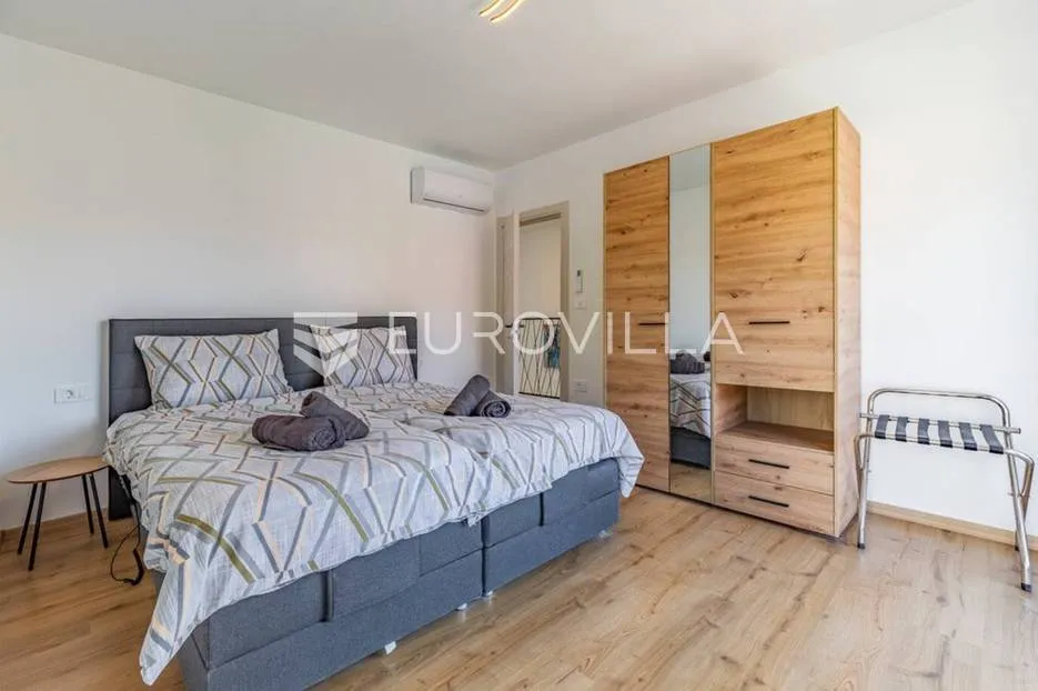 pula, valdebek - prekrasna moderna dvojna kuća, nkp 76.87 m2 - slika 7