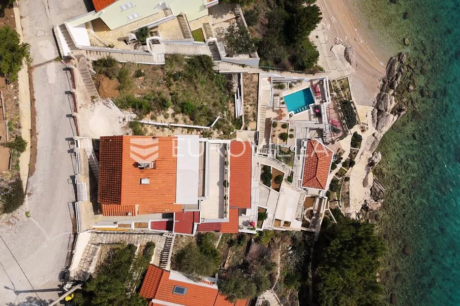 omiš, stanići, eskluzivna vila prvi red uz more - slika 2