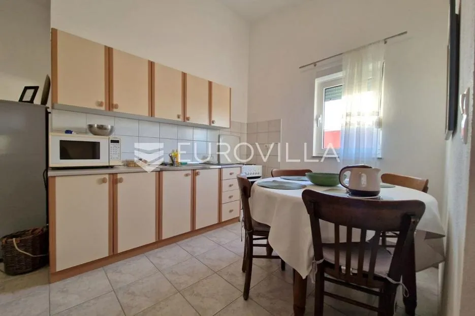 vir, 100m od mora, kuća s 4 apartmana i pogledom na more - slika 9