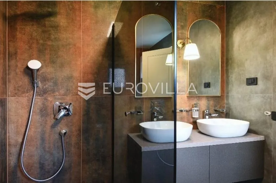 istra, krnica, prekrasna moderna vila od 135 m² na velikoj uređenoj okućnici - slika 26