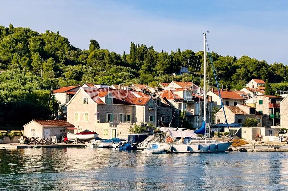 prvić luka, djelomično renovirana kamena kuća, prvi red do mora, 298 m² - slika 4