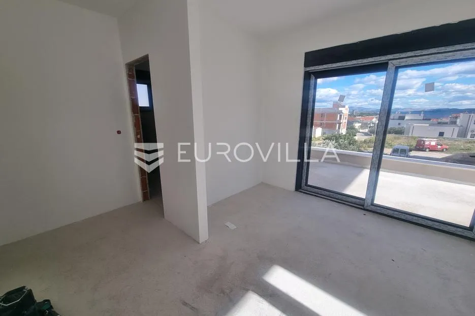 vodice, moderna kuća s bazenom, 190,58 m² - slika 30