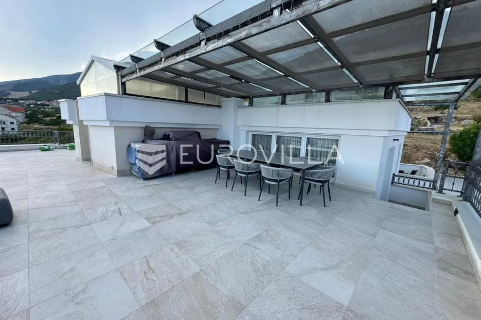 brač, bol, luksuzni penthouse u centru mjesta i građevinsko zemljište s dozvolom - slika 22