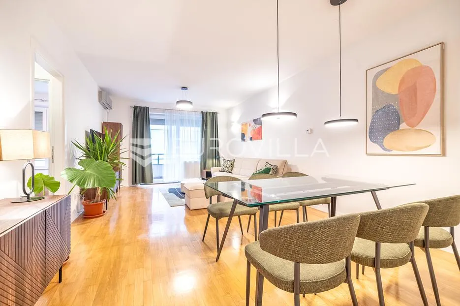 Zagreb, Vlaška, trosoban stan 83 m² s loggiom i parkingom