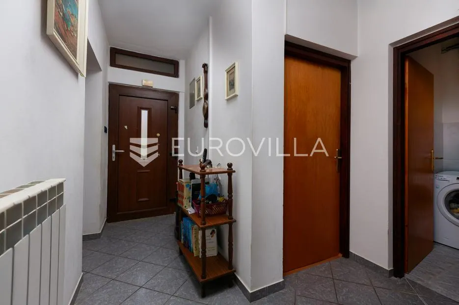 drenova, trosoban stan s dvije kupaonice, terasa i dio vrta, prizemlje obiteljske kuće, 72 m² - slika 4