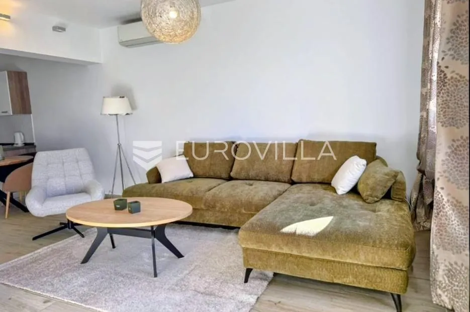 Splita, najam kuće, dvosoban stan s vrtom i parkirnim mjestom