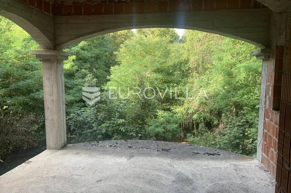vrhovec, vidovčica nedovršena vila od 400 m² - slika 9