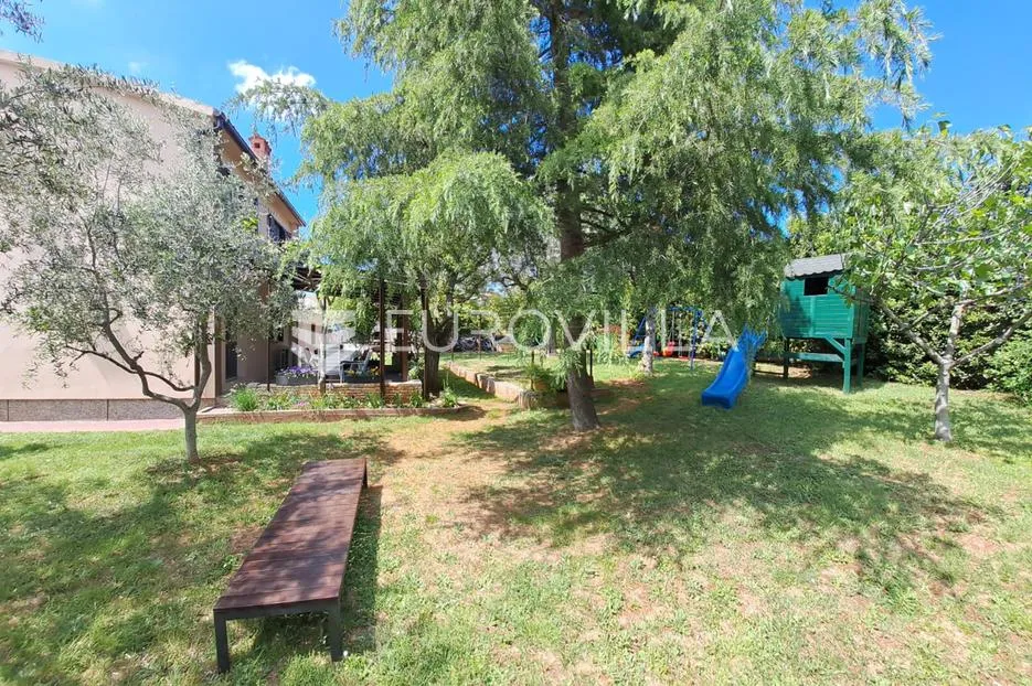 istra, fažana, prostrana kuća površine 200 m² s bazenom, 600 m od mora - slika 16