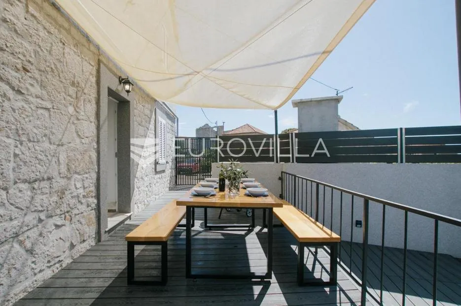 otok drvenik, uređena renovirana kamena kuća na 300 m od mora - slika 11