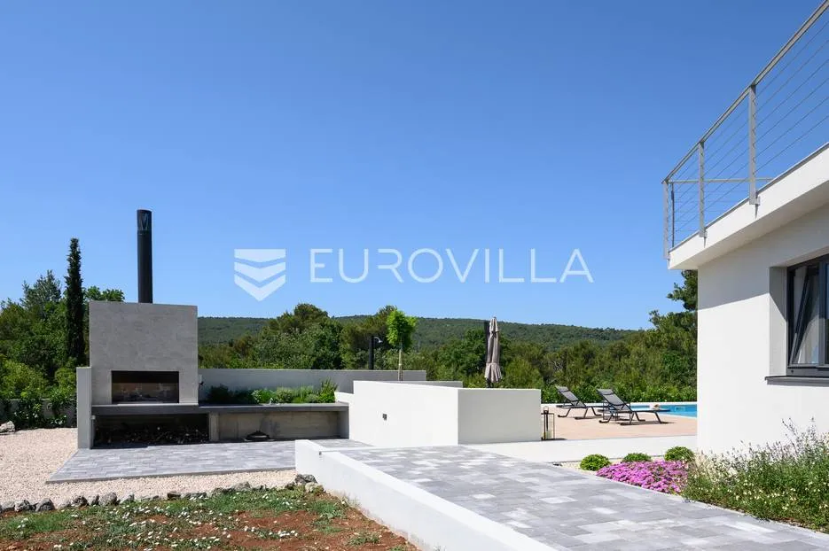šibenik, prekrasna villa s bazenom i košarkaškim igralištem - slika 57