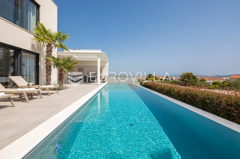 vodice, moderna vila s bazenom i pogledom na more, 332,92 m² - slika 37
