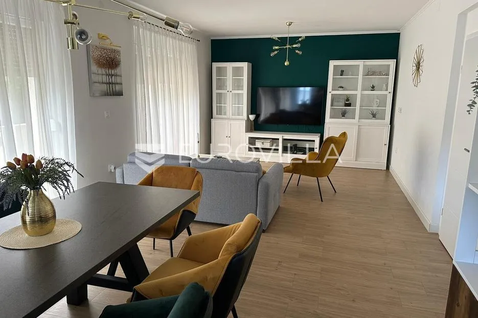 split, gripe, komforan renoviran trosoban stan s garažom - slika 10