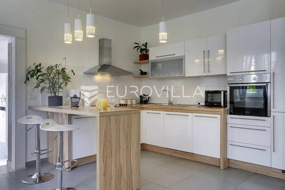 moderna villa s bazenom i teretanom na prestižnoj lokaciji u medulinu - slika 18