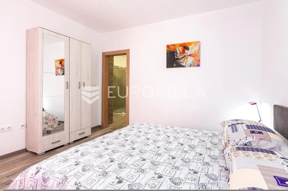 istra, medulin, velika samostojeća kuća sa 7 apartmana 100 m od mora - slika 59