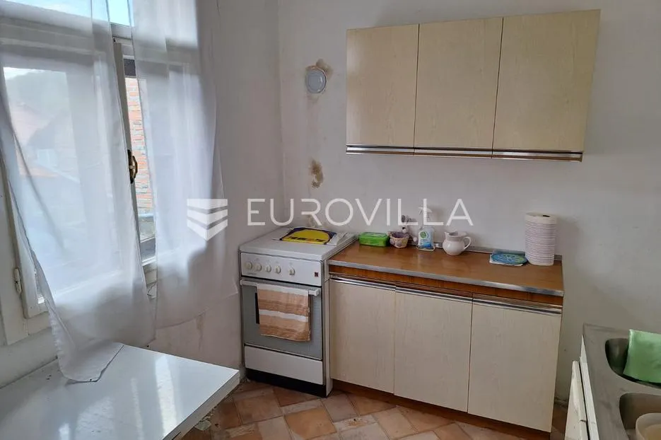 duga resa, centar, kuća 120 m², blizina svih sadržaja - slika 2