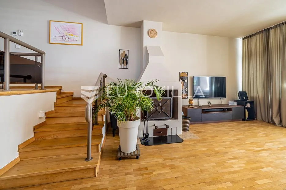 otok krk, njivice, prekrasna kuća 280 m² s pogledom na more i garažom - slika 5