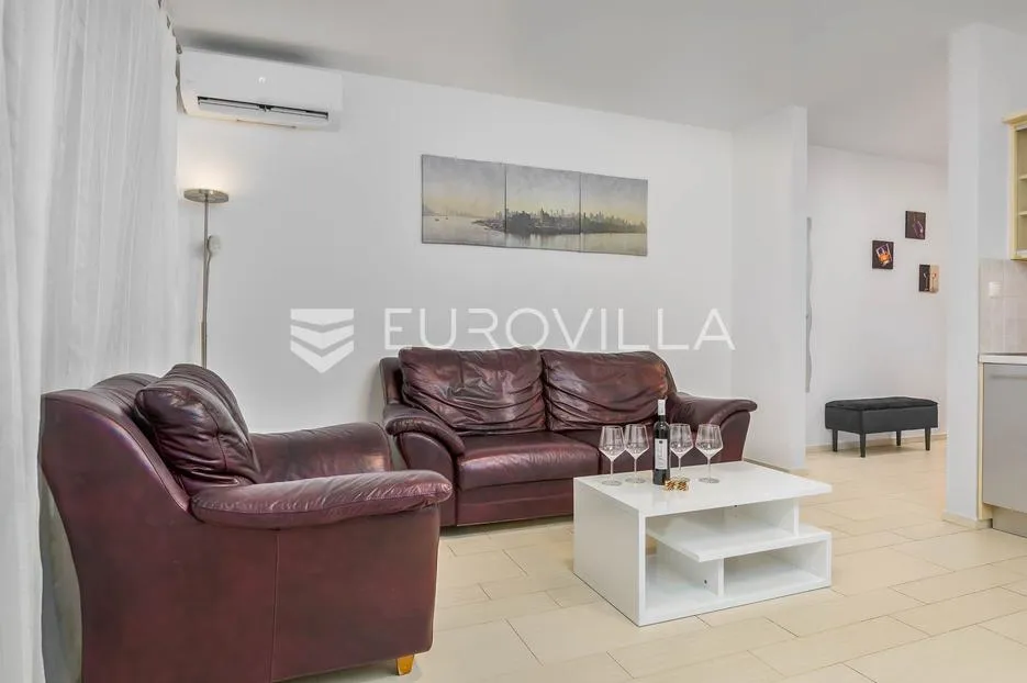 Selce, NAJAM, prostrani apartman od 70 m² s 2 spavaće sobe i pogledom na more - Selce, Crikvenica