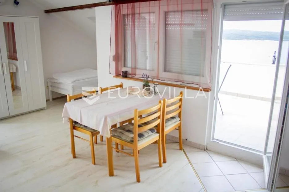 crikvenica, kuća s 8 apartmana i bazenom, 500 m od mora, izvrsna investicija - slika 22