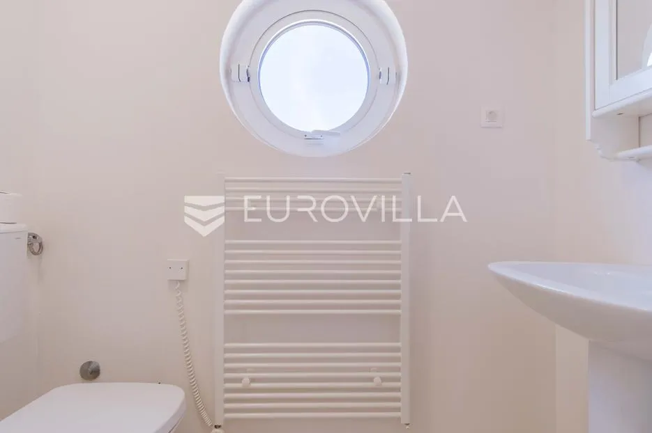istra, poreč, unikatna dizajnerska vila s dodatnim apartmanom, wellnessom i grijanim bazenom - slika 52