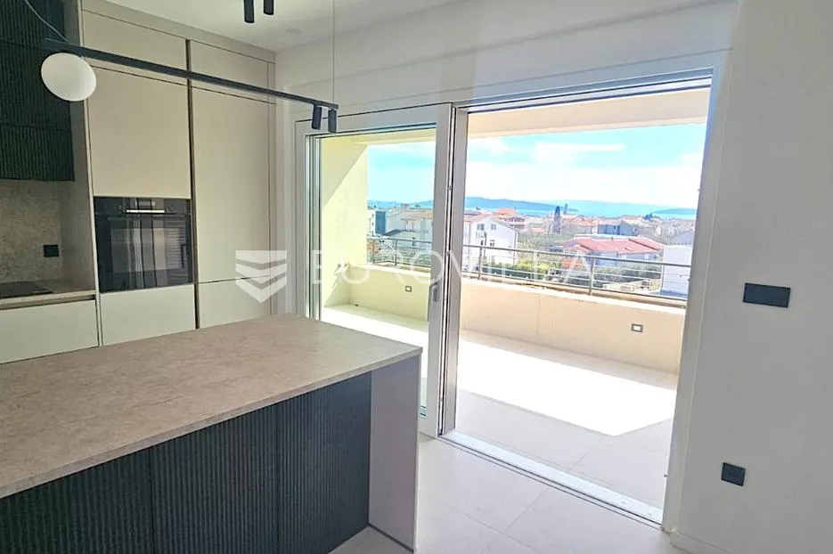 kaštel stari, luksuzan stan 101 m² na 2. katu s gražom, ostavom i pogledom na more - slika 1