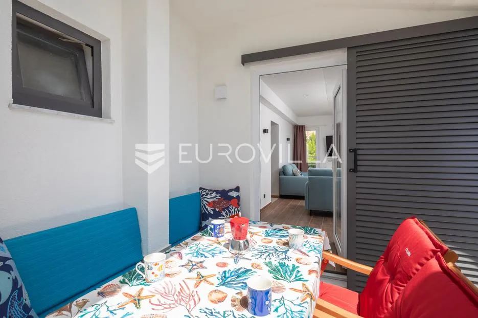 omiš, stanići, eskluzivna vila prvi red uz more - slika 15