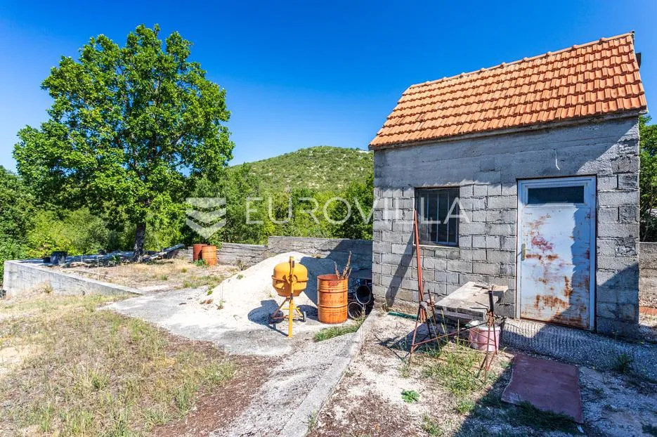 klis, korušce, kuća s okućnicom - slika 20