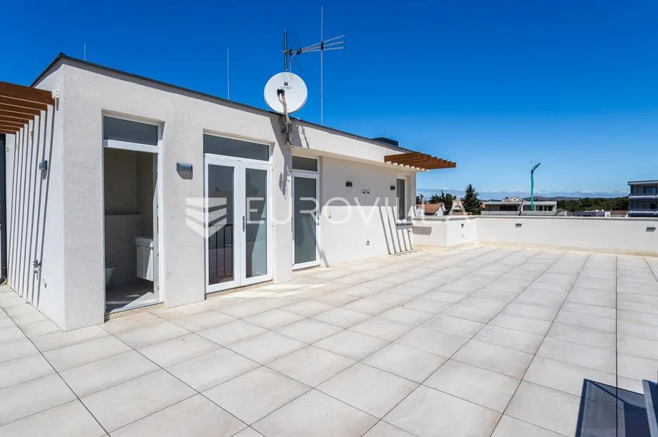 srima, trosoban penthouse na vrhunskoj lokaciji s pogledom na more - slika 3