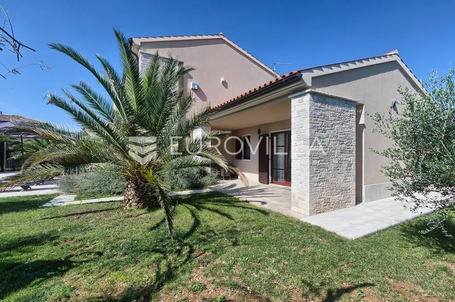 istra, savičenta, juršići, moderna vila 400 m2 na velikoj okućnici 1986m2 - slika 5