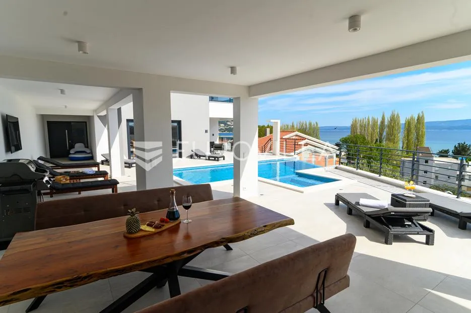 omiš, elegantna vila s tri stana i otvorenim pogledom na more - slika 18