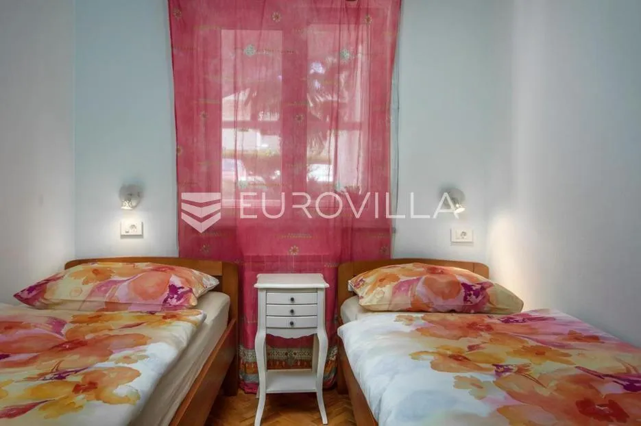 banjole, prekrasna uređena kuća nkp 350 m2 na velikoj okućnici od 3300 m2 - slika 24