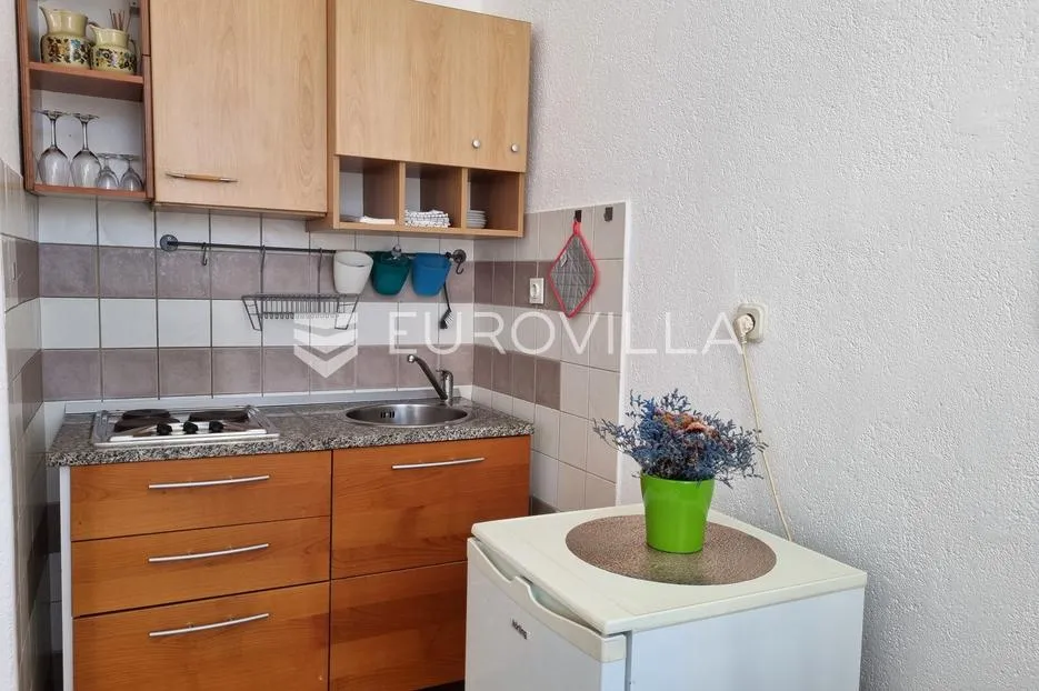 pula, zgrada sa 4 stana po 40 m2 u centru grada - pogodna za najam - slika 20