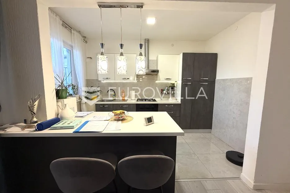 đakovo, centar, novouređena kuća 250 m² - slika 14