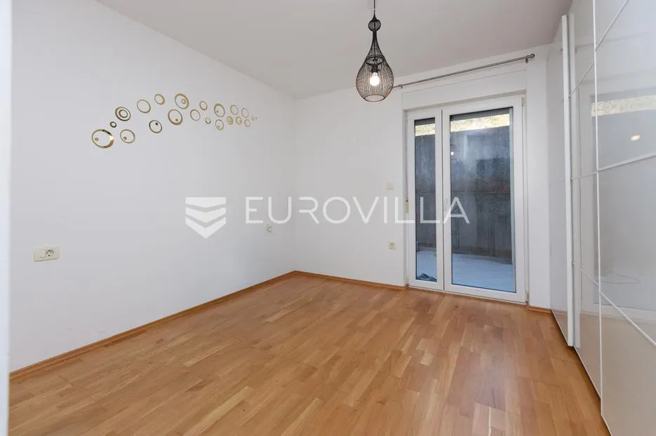 rijeka, draga, moderan trosoban stan od 82 m² sa sunčanim balkonom i sjenovitom terasom - slika 12