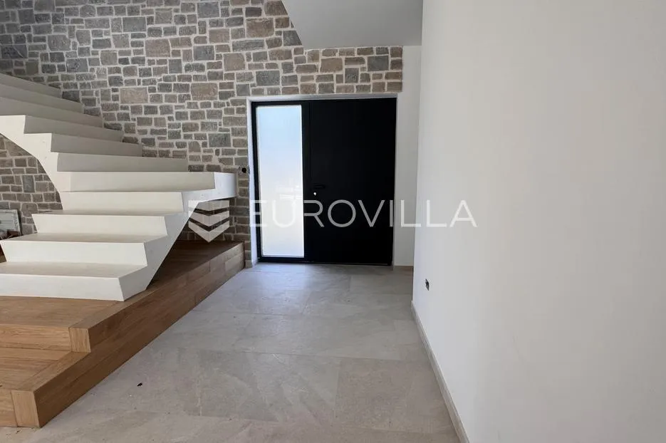 istra, tinjan - ekskluzivna vila s bazenom i sportskim terenom na 2935 m2 - slika 23