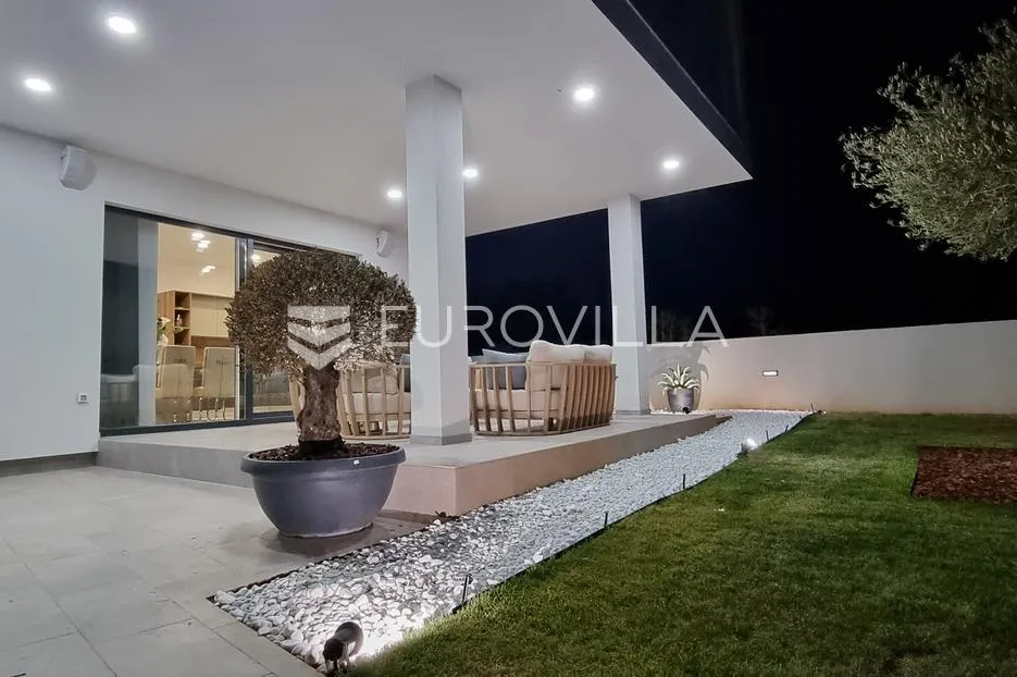 istra, svetvinčenat, moderna vila nkp 160 m2 s bazenom okružena zelenilom u mirnom naselju - slika 17